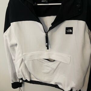 The North Face Women's Black and Gray Top